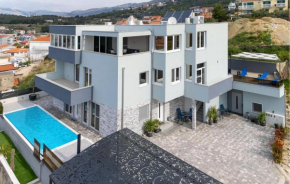 Awesome Apartment In Podstrana With Wifi